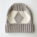 Cappelli invernali - fibra acrilica - 23 x 21 cm - grigio chiaro-avorio - stile casual con risvolto